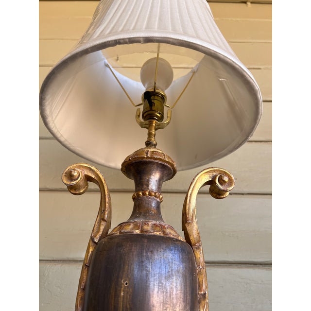 Fine Antique Italian Neoclassical Giltwood & Silver Leaf Carved Urn Table Lamp For Sale In Palm Springs - Image 6 of 12
