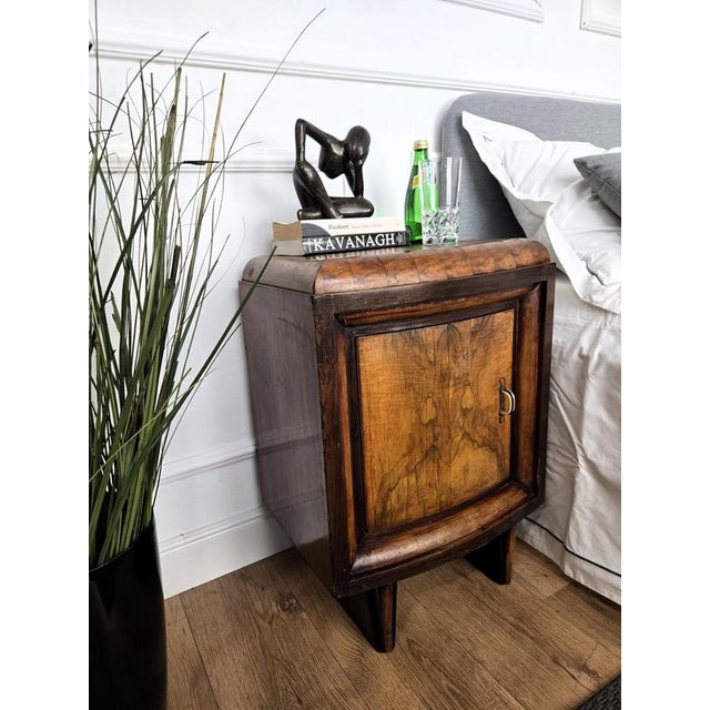 Italian Art Deco Style Bedside Tables in Burl Walnut, 1940s, Set of 2 For Sale - Image 3 of 12