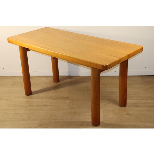 Solid pine table designed by René Martin in the 1960s, a leading figure in French modernist furniture. Its clean lines,...