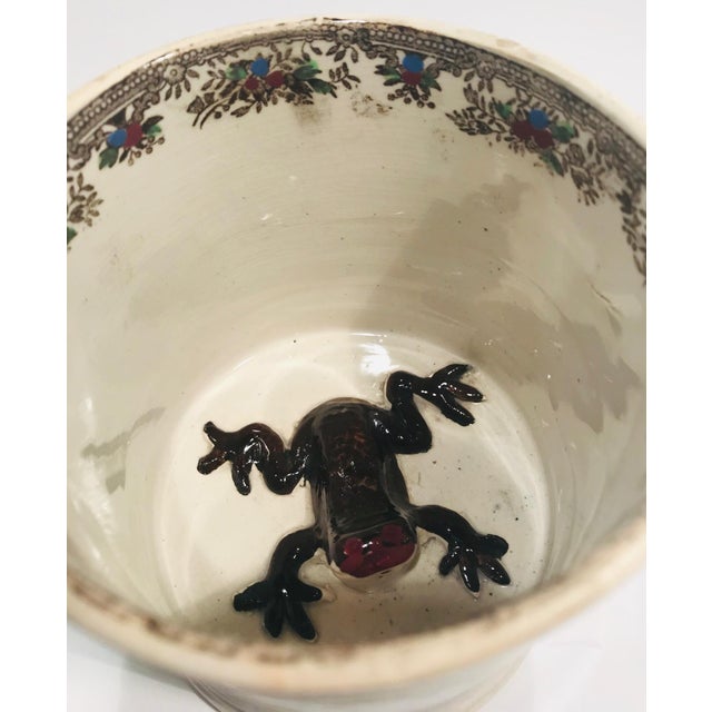 Staffordshire Nineteenth Century English Hand Painted Staffordshire Frog Mug With Garden Scenes For Sale - Image 4 of 9