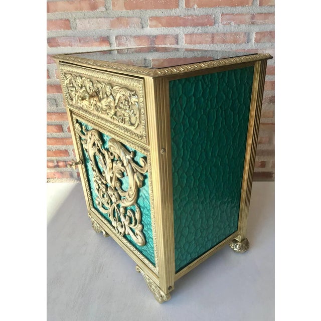 Antique Louis XVI Bronze Vitrine Nightstands with Green Glass Doors and Drawer, Set of 2 For Sale - Image 4 of 18