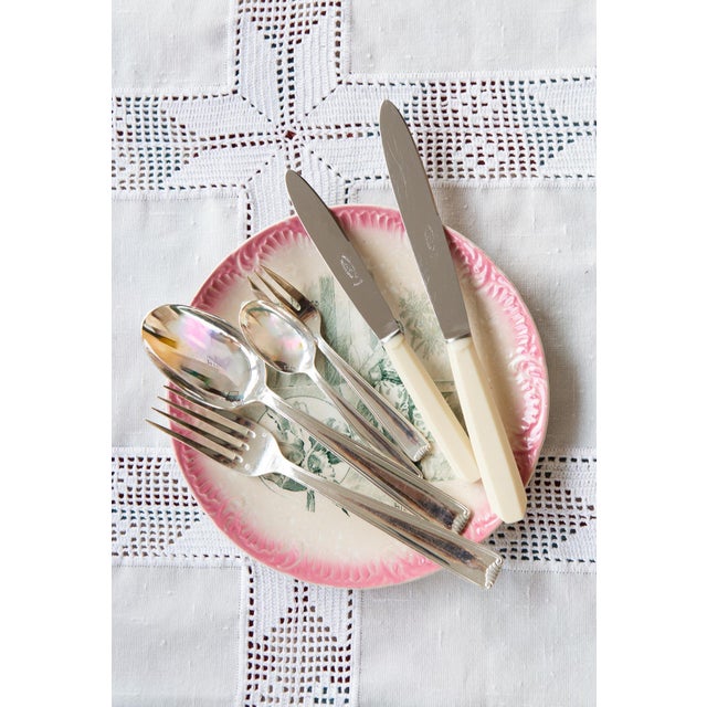 1950s Large French Cutlery Set for Twelve People from Le Couvert Français Coquille, 1930s, Set of 75 For Sale - Image 5 of 9
