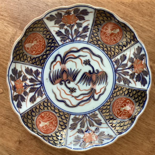 Ceramic Antique Edo Japanese Imari Pair of Scalloped Porcelain Hand Painted Dishes With Makers Marks For Sale - Image 7 of 12