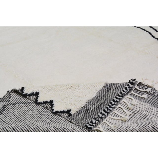 1980s Contemporary Moroccan Beni Ourain Hand Knotted Wool Rug, 9x12 For Sale - Image 5 of 6