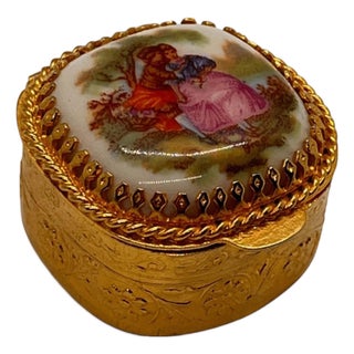 Vintage Italian Porcellane Limoges Pill Box Gold Florentine Fragonard Courting For Sale