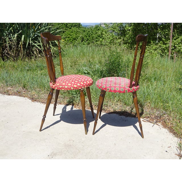 Pair of nearly identical chairs, made of solid beech with a dark oak stain. Fan-shaped spindle backrest with a curved...