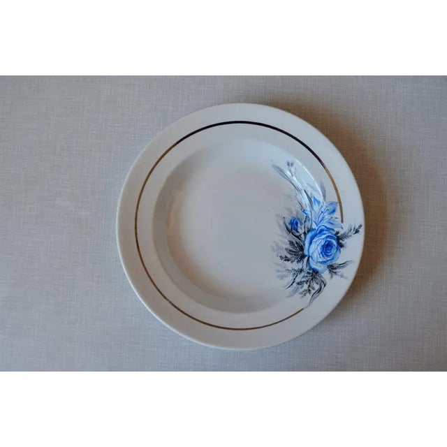 Beautiful old soup plates, to taste the dishes of our grandmothers! These pretty plates come from the earthenware of...