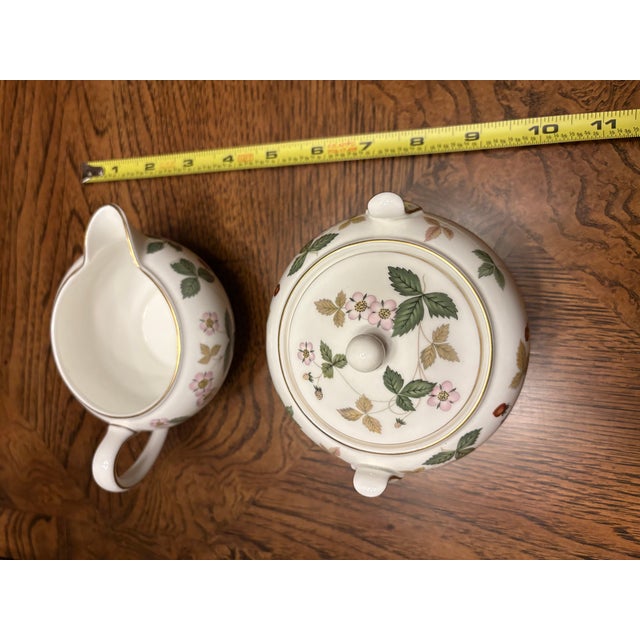 1980s Wedgwood Bone China Wild Strawberry Pattern - 31pcs For Sale - Image 11 of 14