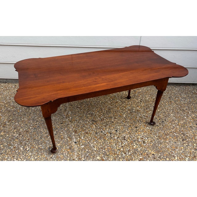 Late Twentieth Century D R Dimes Traditional Early American Colonial Scalloped Coffee Table For Sale - Image 9 of 11