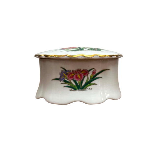 Japanese Vintage Japanese Porcelain Trinket Box With Hand-Painted Iris & Hummingbird Motif For Sale - Image 3 of 6