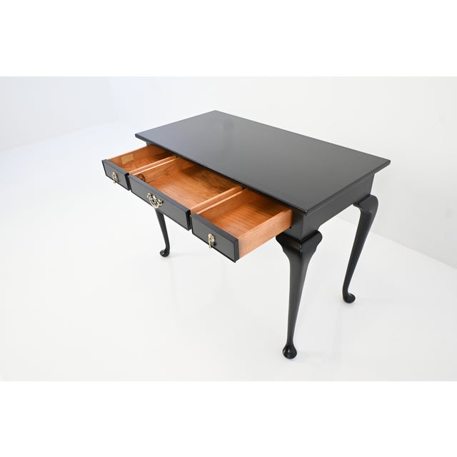 Kittinger Ebonized Mahogany & Burl Wood Writing Desk / Console | Newly Refinished For Sale - Image 10 of 15