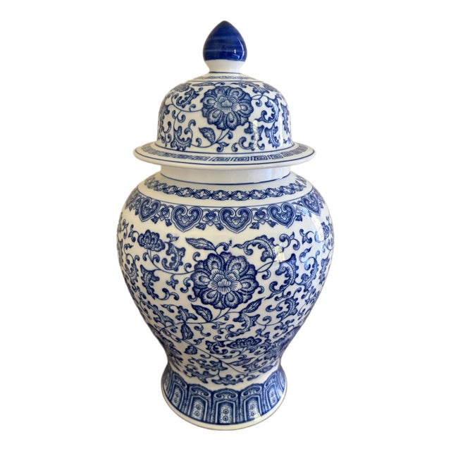 Chinoiserie Large Blue and White Porcelain Ginger Jar For Sale