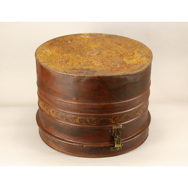 19th C. Victorian Tin Tole X-Large Hat Box W Lock 23" X 16.5" For Sale - Image 17 of 17