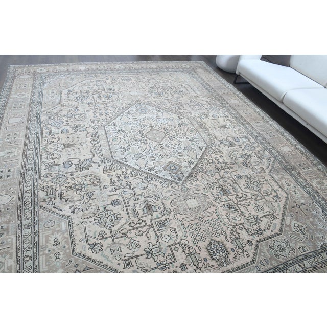 1970s Vintage Persian Handmade Wool Cotton Light Gray Area Rug For Sale In San Francisco - Image 6 of 11