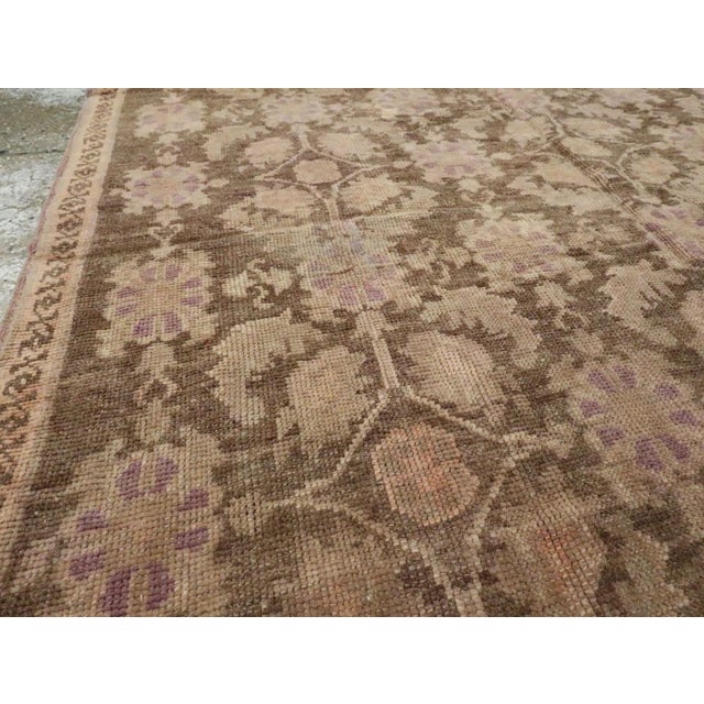 Mid 20th Century Galerie Shabab Collection Mid-20th Century Turkish Anatolian Accent Rug For Sale - Image 5 of 9