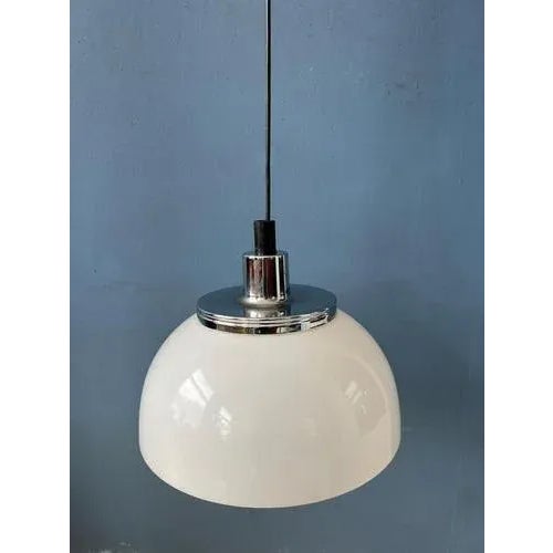 Vintage White Faro Acrylic Glass Pendant Lamp from Guzzini For Sale - Image 6 of 11