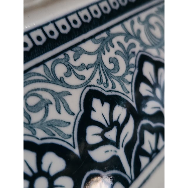 Large Antique French Square Bowl or Jardiniere from Le Grand Dépôt Emile Bourgeois, 19th Century For Sale - Image 11 of 18