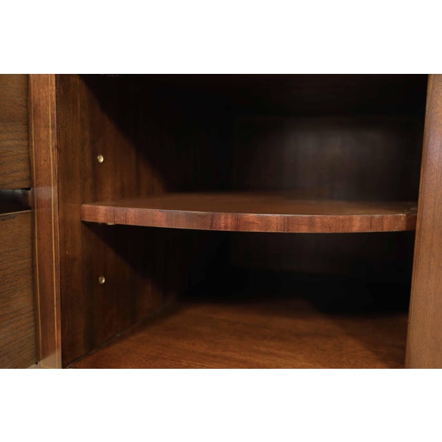Hepplewhite-Style Serpentine Mahogany Sideboard on Tapered Legs For Sale - Image 11 of 16