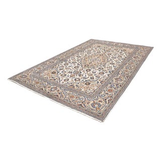 Middle Eastern Rug in Pure Wool For Sale