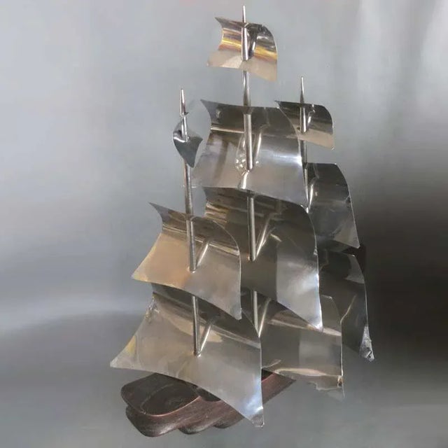 Art Deco Ship, 1930s, in Very Good conditions. Designed 1920 to 1949