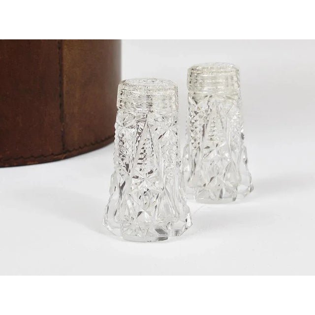 French Art Nouveau Salt and Pepper Shakers in Facetted Crystal Glass, 1920s, Set of 2 For Sale - Image 3 of 11