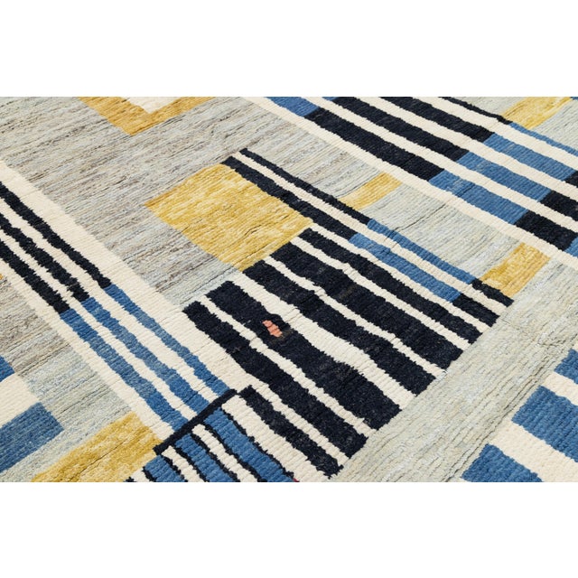 Abstract Geometric Hand-Knotted Wool Rug – Modern Moroccan Style 9x12 For Sale In New York - Image 6 of 11