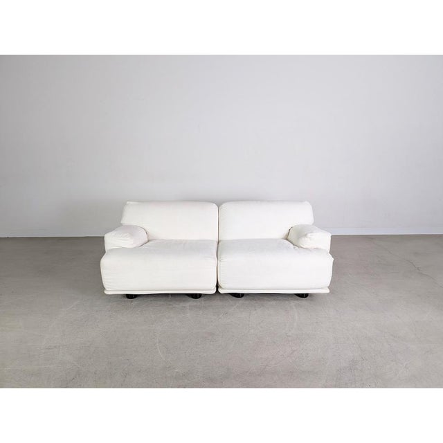 We are offering a beautiful Cassina Fiandra two-seater sofa from 1995 for sale. Designed by Vico Magistretti, this two-...