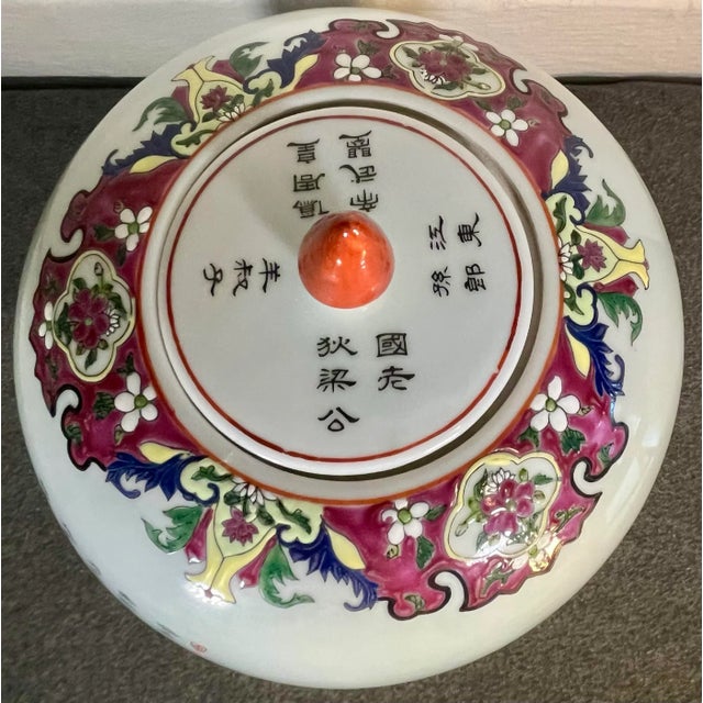Early 20th Century Hand Painted Chinese Story Urn With Lid For Sale In Orlando - Image 6 of 8