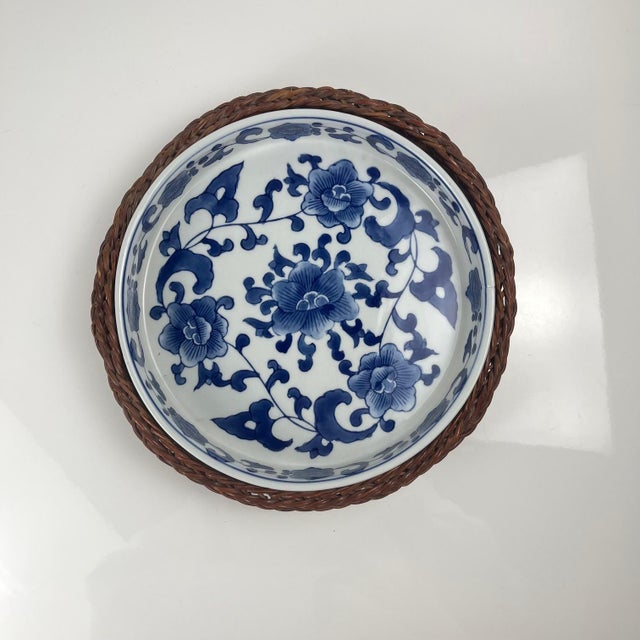 Ceramic Serving Platters in White and Blue Floral Pattern with Woven Wicker Mount, 1980, Set of 6 For Sale - Image 9 of 18