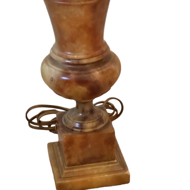 Early 20th Century Amber Colored Italian Alabaster Campagna-Form Urn Table Lamp For Sale - Image 4 of 7