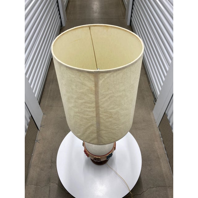 Mid-Century Modern Tall Glazed Ceramic Painted Single Gourd Table Lamp and Barrel Shade - a Pair For Sale - Image 9 of 13