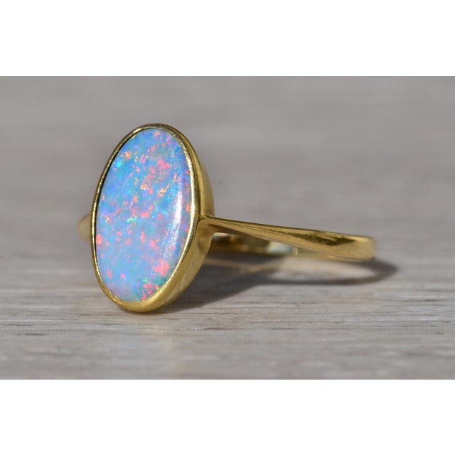 Ladies 18K Gold Ring set with 2.25 CT Australian Opal For Sale - Image 4 of 10