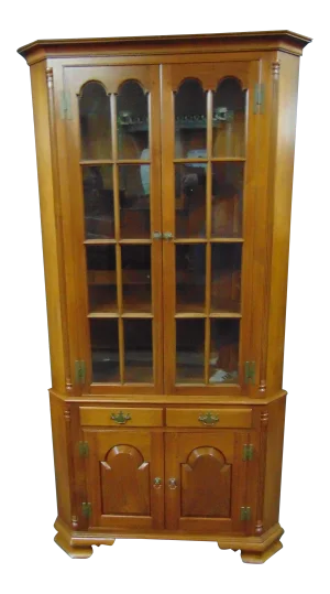 Robert Treate Hogg Chippendale Walnut Corner Cabinet