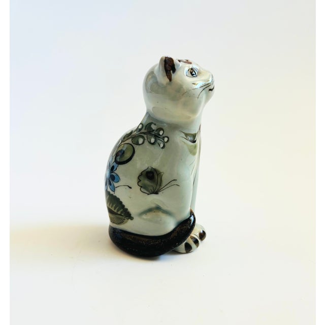 A wonderful vintage tonala pottery cat salt shaker. Beautiful hand painted design. Made in Mexico by Ken Edwards, signed...