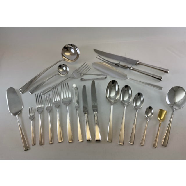 English New 1980s Complete European Cutlery Set for 12, Including Fish Eaters & Serving Pieces 144 Pieces. For Sale - Image 3 of 18