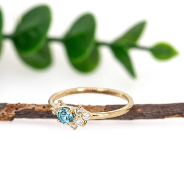 Cambodian Blue Zircon Ring With Earth Mined Diamond Accents in 14k Gold | Rd 4mm, Size 6.75 For Sale - Image 4 of 7