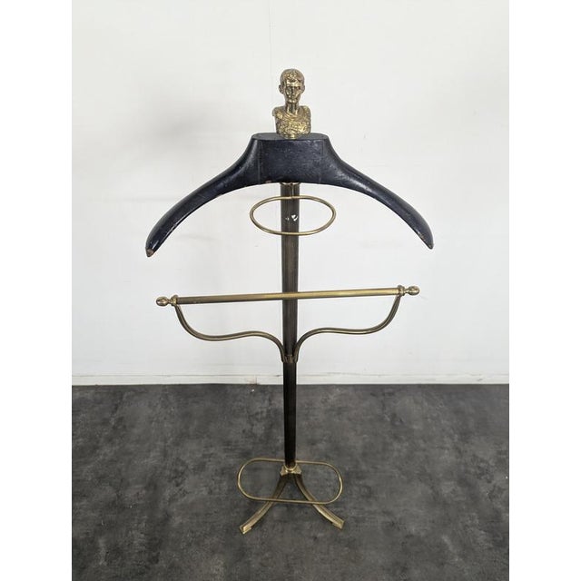 Neoclassical Valet Stand in Leather-Covered Brass, in Very Good conditions.