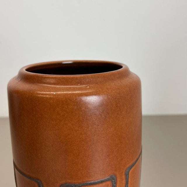 Line Tube Pottery Fat Lava Vase, 1970 For Sale - Image 9 of 16