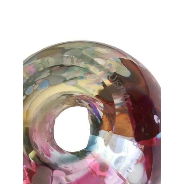 Pink Signed Vintage 1988 John Gerletti Colorful Hand Blown Abstract Art Glass Vase For Sale - Image 8 of 10