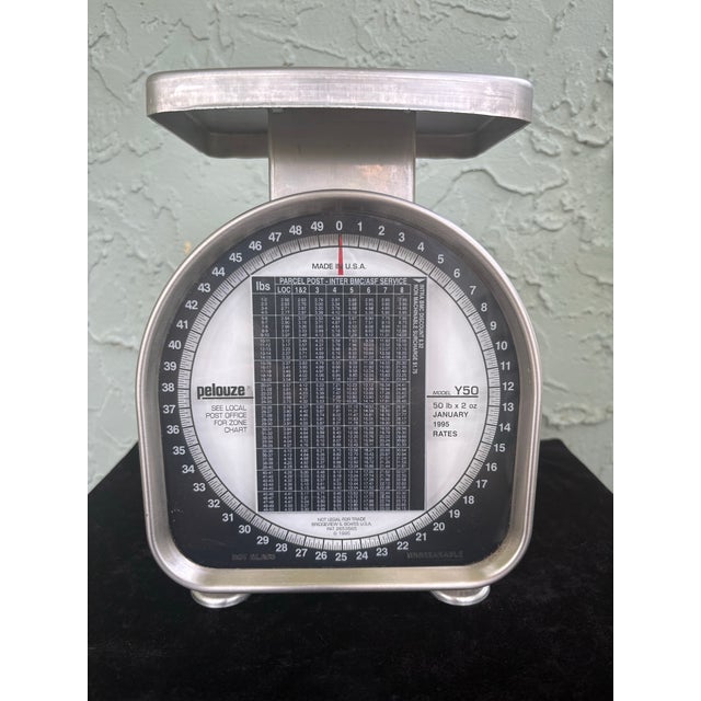 Industrial Vintage Pelouze Y50 Industrial Postal Scale, Made in Usa, 50 Lb Capacity, 1995 For Sale - Image 3 of 12