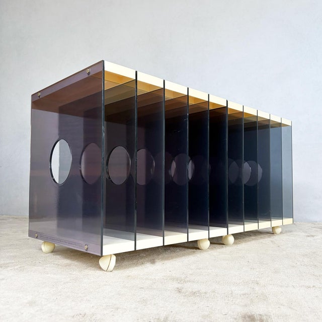 Encore Acrylic Record Racks by Height and Guille for Artifact Designs, England, 1973, Set of 2 For Sale - Image 13 of 13