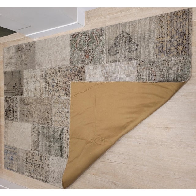 Vintage Turkish Rug from Mohebban Milano For Sale - Image 9 of 10