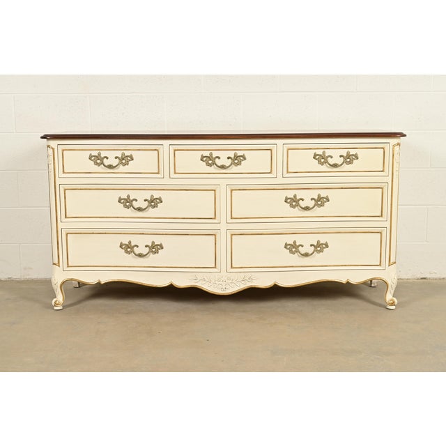 French Provincial Kindel Furniture French Provincial Louis XV Cream Lacquered and Gold Gilt Dresser, 1970s For Sale - Image 3 of 18