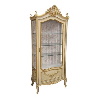 Louis XV / Rococo Style Display Cabinet in Cream and Gilt Painted Wood, 1930s For Sale