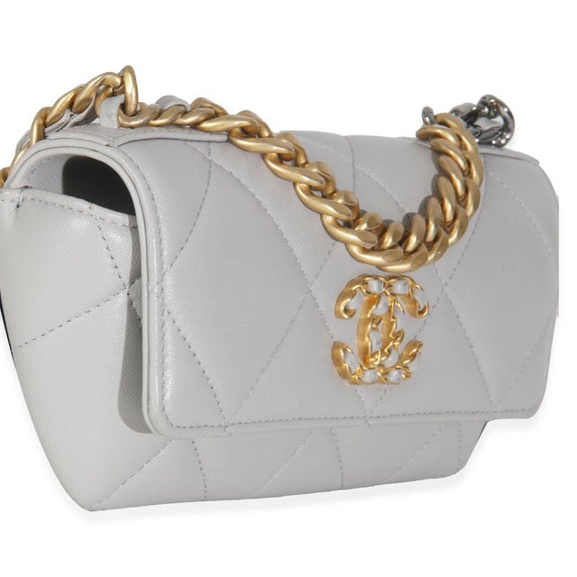 Contemporary Grey Quilted Lambskin Chanel 19 Sunglasses Case With Chain For Sale - Image 3 of 8
