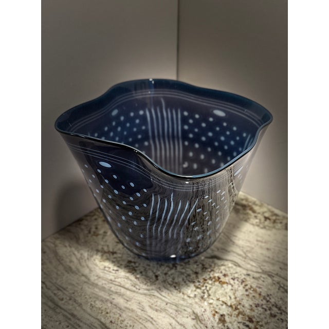 Large Signed 1993 Gunnar Cyrén for Orrefors Cobalt Blue Handkerchief Art Glass Centerpiece Bowl For Sale - Image 11 of 15