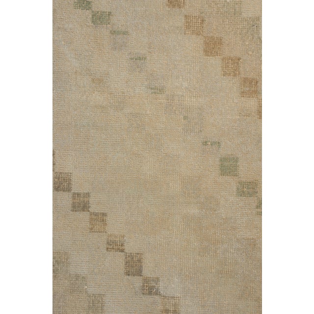 Textile 1960s Vintage Art Deco Rug in Beige-Brown, Green and White Chevron Pattern For Sale - Image 7 of 8