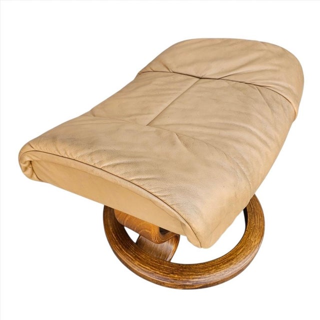 2010s Ekornes Stressless Reno Leather Recliner Lounge Chair and Ottoman, Made in Norway For Sale - Image 5 of 18