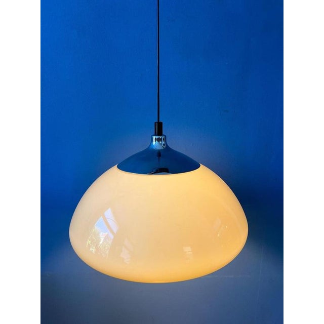 Great looking mushroom pendant lamp made of thick acrylic glass. The acrylic has a beige-mocca colour and emits a nice and...