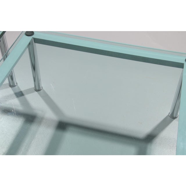 1960s LC-10 Coffee Tables in Light Blue Glass by Le Corbusier for Cassina, 1960s, Set of 2 For Sale - Image 5 of 14